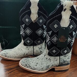 Agave Tan and Black Western Boots